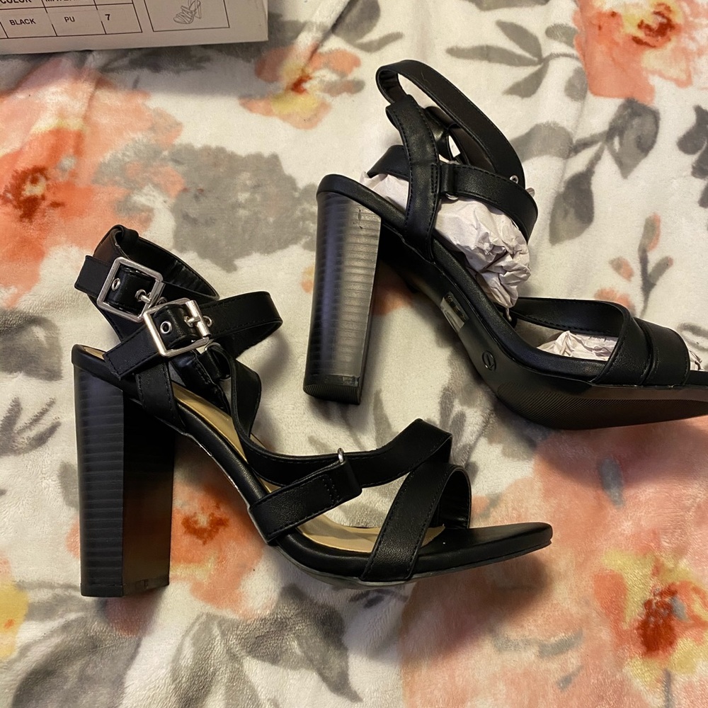 New Black Heels - Picture 1 of 5